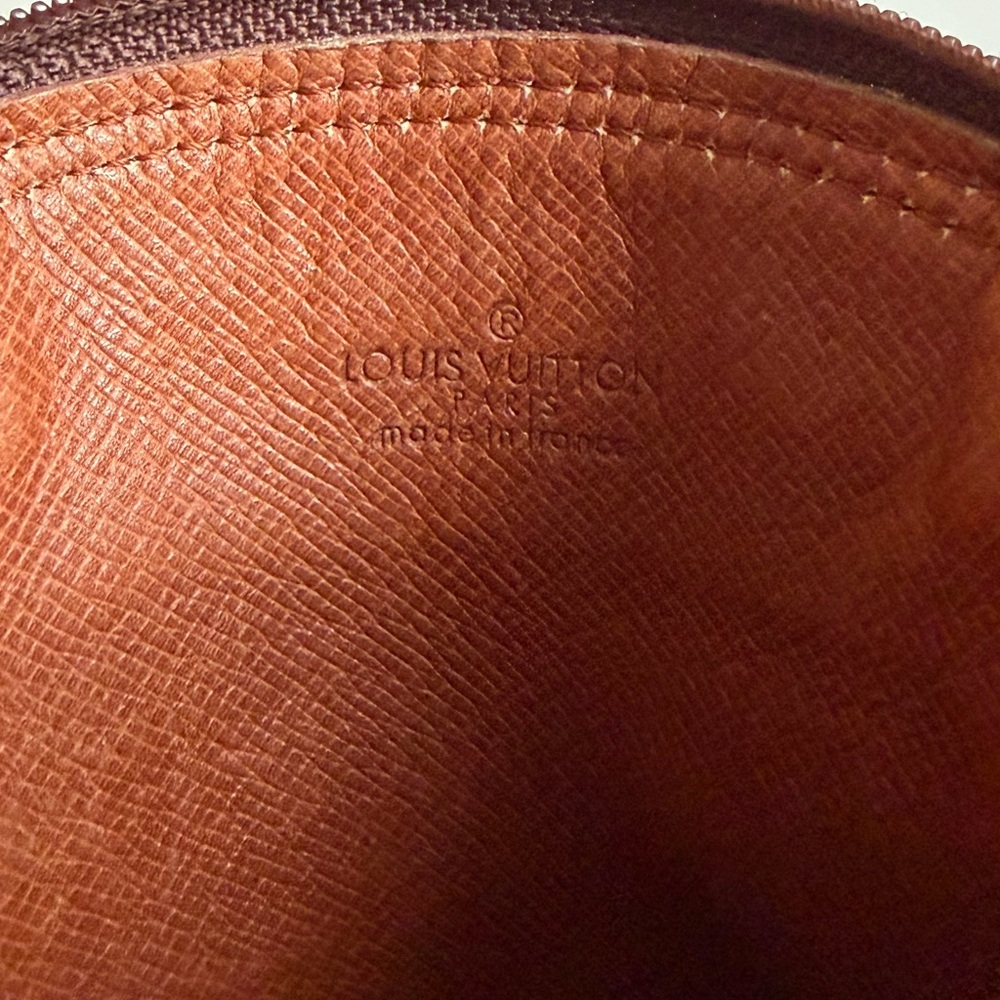 Louis Vuitton Secret Passport Holder Monogram Pochette - Picture 7 of 10